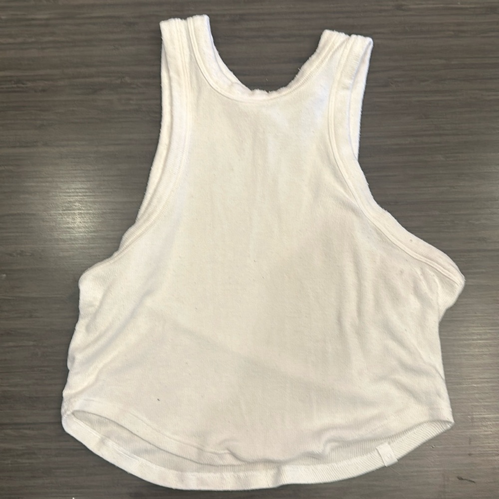 Lululemon hold tight cropped tank top size 4. EUC. White